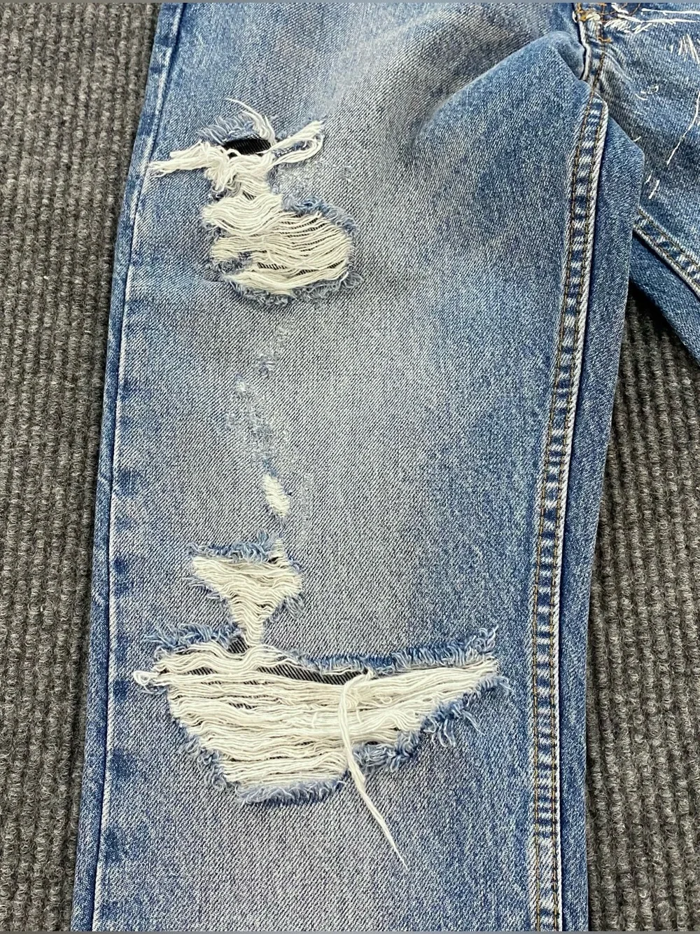Zara Men's Renaissance Printed Distressed Jeans Size 29